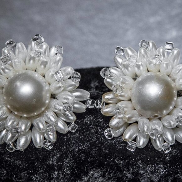 PRETTY Vintage Faux Pearl and Clear Beads Cluster Style Earrings CLIP ON - Picture 3 of 13